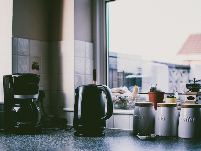 Aprende a limpiar tus dispositivos de preparación de café en casa